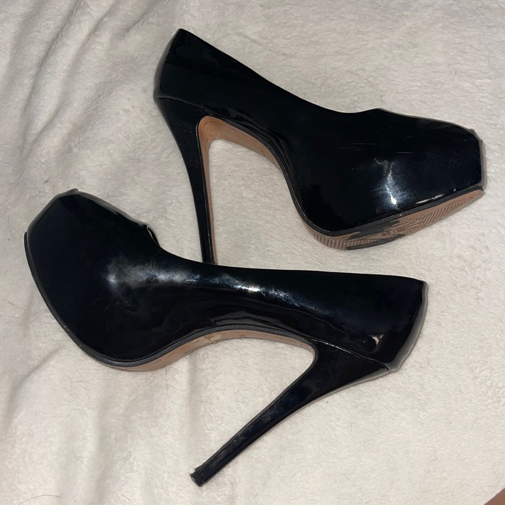 black pumps